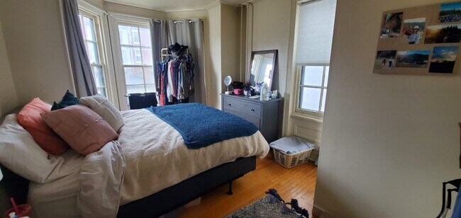 Foto del edificio - 2433 Fairmount Ave