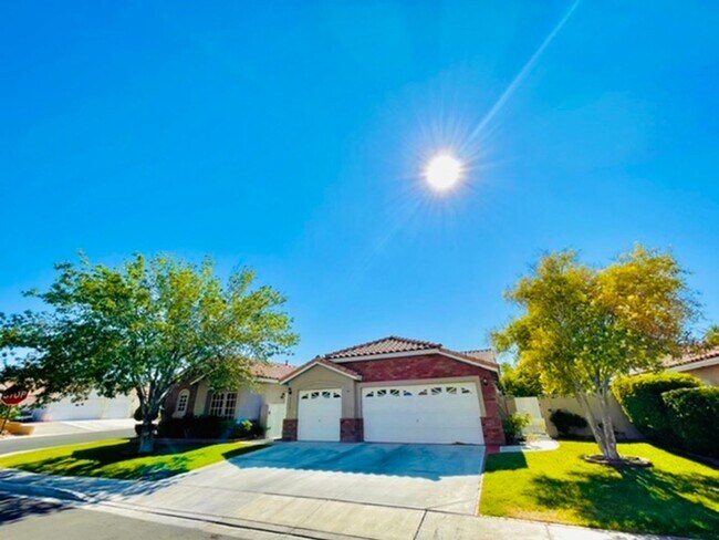Building Photo - *AMAZING POOL & SPA, CORNER LOT, 3 CAR GAR...