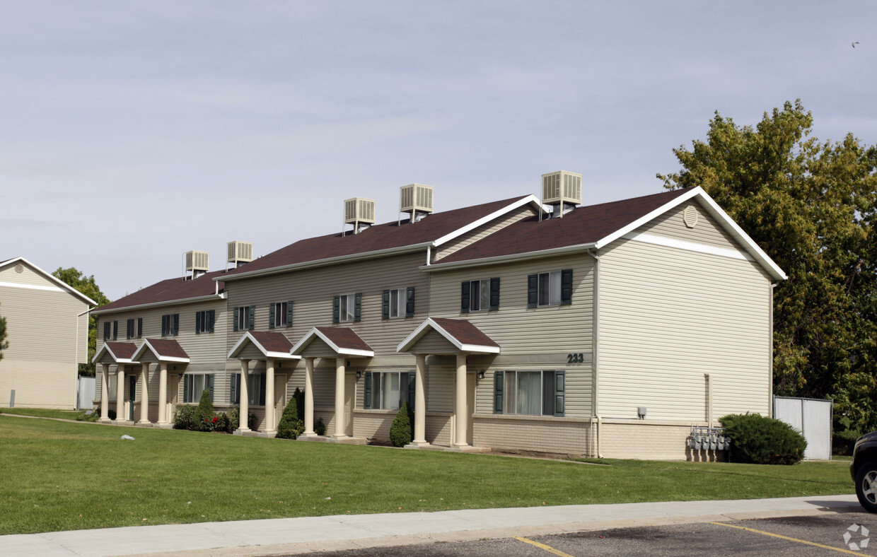 Primary Photo - Lakeview Heights Apartments