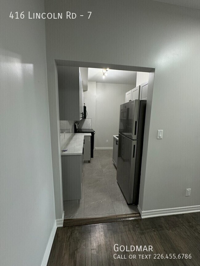 Building Photo - Gorgeous, Spacious Unit in Walkerville