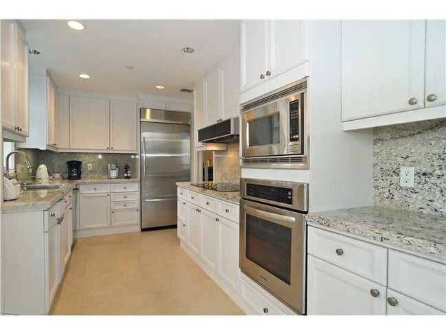 Building Photo - 19236 Fisher Island Dr
