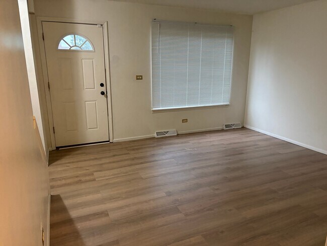 Foto del edificio - 5013 Euclid Ln