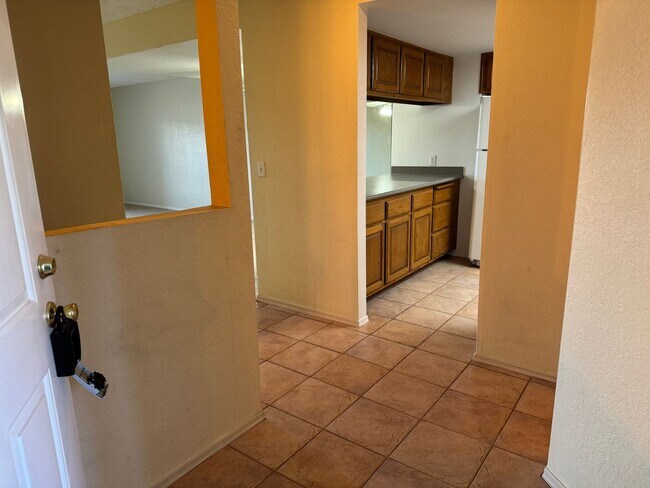 Building Photo - 2 Bedroom RiverView Bluffs gate condos