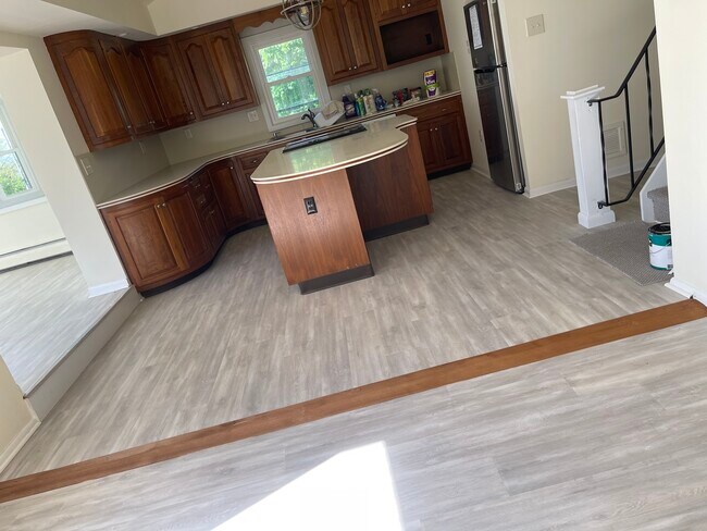 Kitchen - 915 Levengood Rd