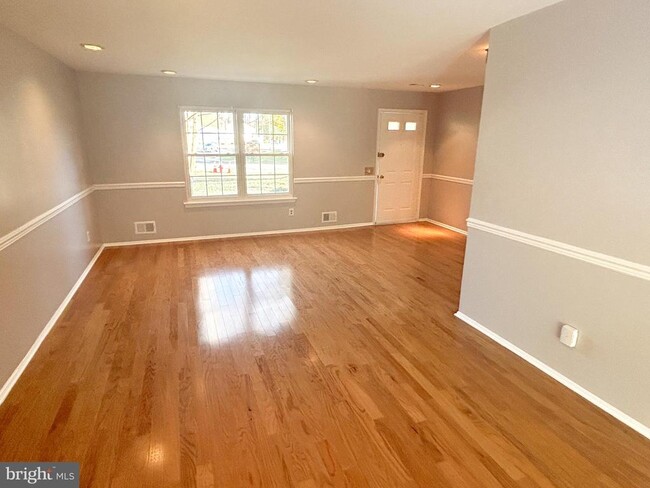 Building Photo - 201 Meadow Dr