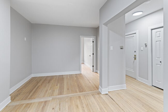 Foto del edificio - 7373 N Damen Ave