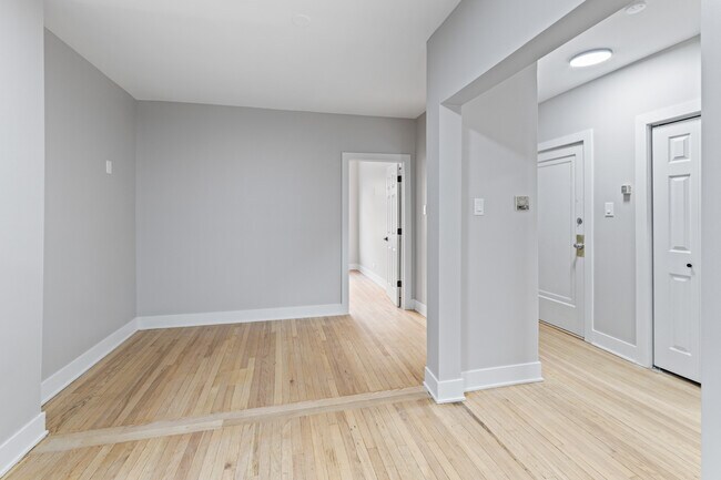 Building Photo - 7373 N Damen Ave