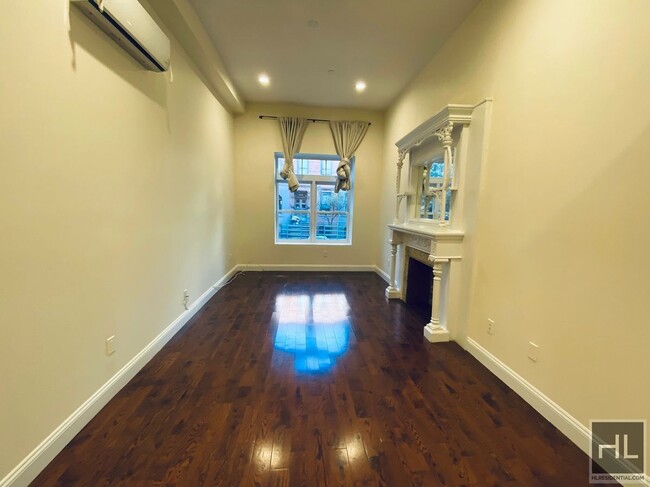 Foto del edificio - Gorgeous Brownstone Studio in the Heart of...