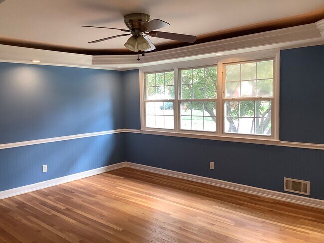 Foto del edificio - SPACIOUS SINGLE FAMILY HOME FOR RENT