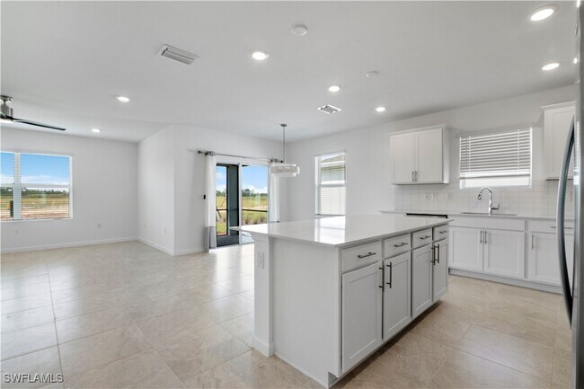 Building Photo - 42425 Cascade Dr