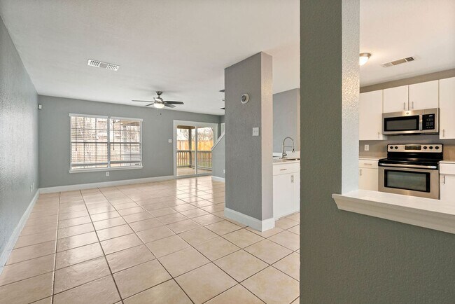 Foto del edificio - Don't Miss Out On This Spacious 3bd/2bath Home!