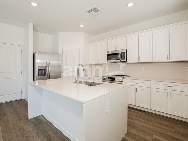 Foto del edificio - 2379 Monroe Ave