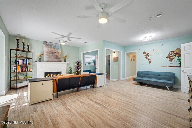 Foto del edificio - 719 S Shores Rd