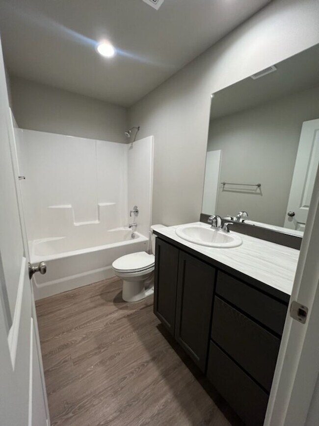 Foto del edificio - JANUARY RENT FREE!! Luxury 3 bedroom, 2 ba...