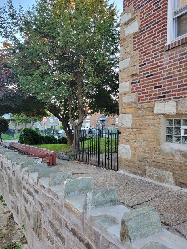 Foto del edificio - 215 E Walnut Park Dr