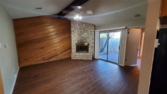 Building Photo - 6209 Emerald Forest Dr