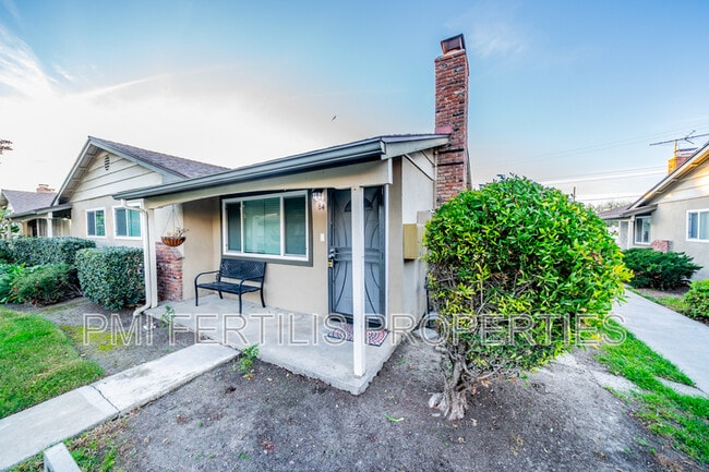 Building Photo - 2295 N Tustin St