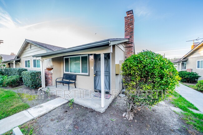 Foto del edificio - 2295 N Tustin St