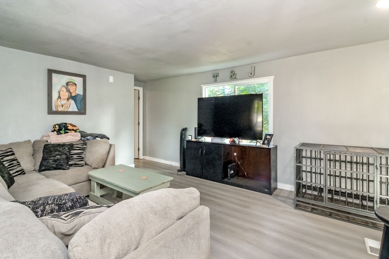 Primary Photo - Updated 2 bedroom manufactured home on lar...