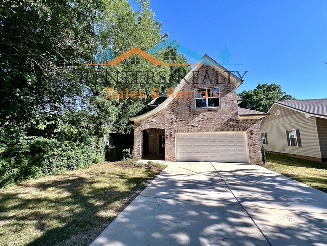 Building Photo - 3 Bedroom House with Loft in Lowe Mill