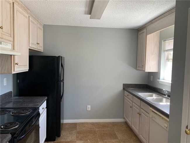 Building Photo - 9215 Webster Ln