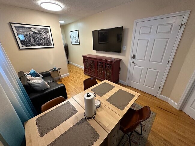 Foto del edificio - 30 Georgia Ave