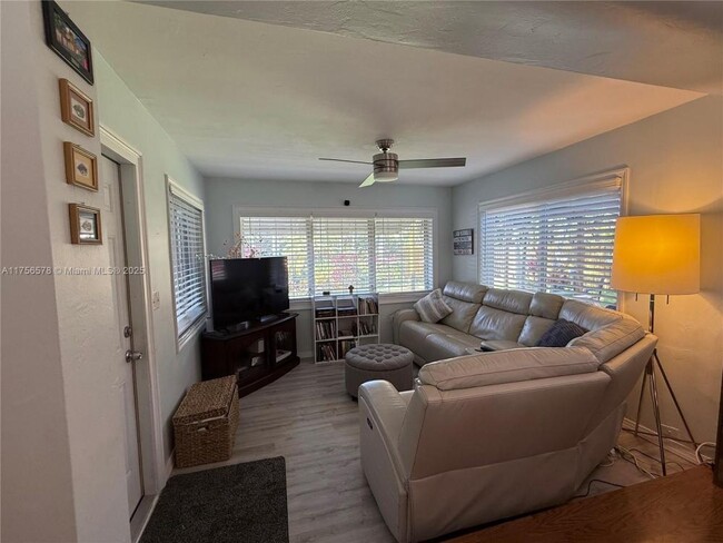 Foto del edificio - 2 bedroom in Dania Beach FL 33004