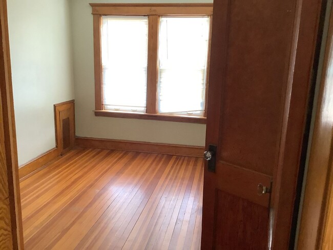 Building Photo - Beautifully maintained two-family house