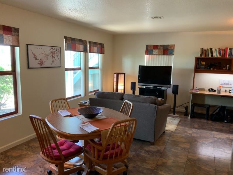 Primary Photo - 1 br, 1 bath Apartment - 2730 Portage Bay E