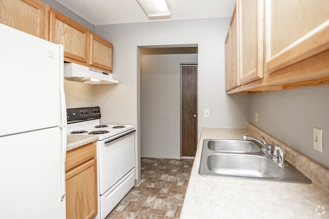 1BR, 1BA - 672 SF - EastPark Apartments