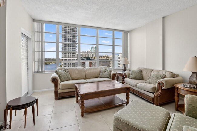Foto del edificio - 1817 S Ocean Dr