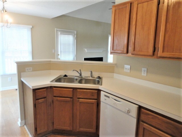 Foto del edificio - 4805 Adams Ridge Dr