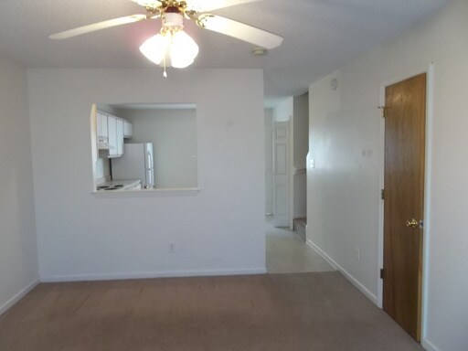 Building Photo - 200 Meadowbrook Ln