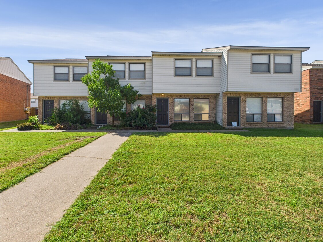 Foto principal - 704 San Pedro Dr