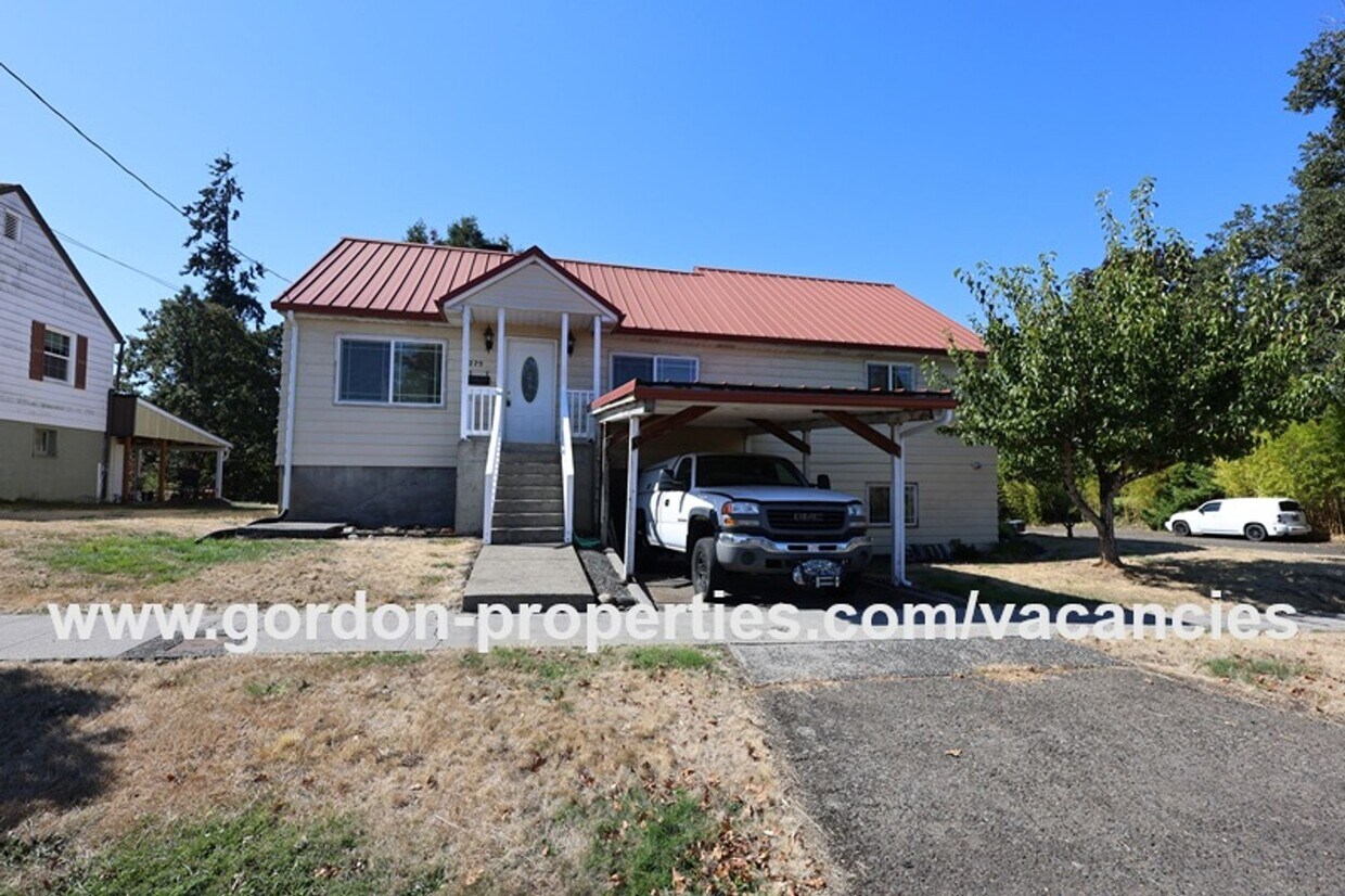 Foto principal - Saint Helens OR - upstairs flat 2 bedroom ...