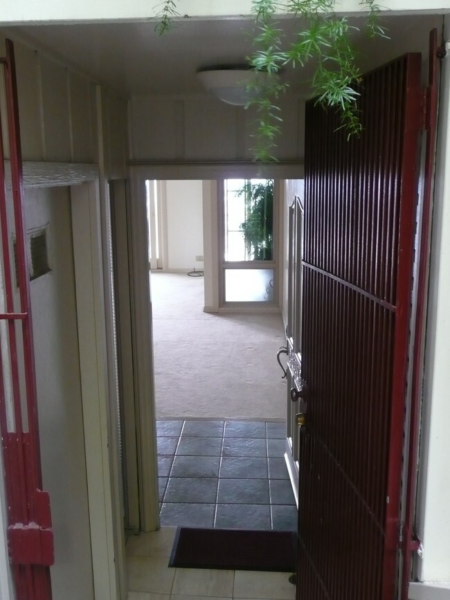 Foto del edificio - 477 Crestmont Dr