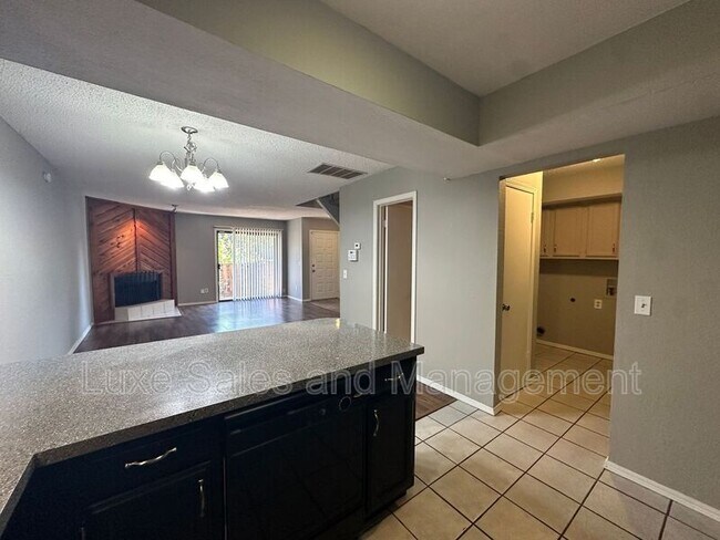 Foto del edificio - 14019 Fairhill Ave