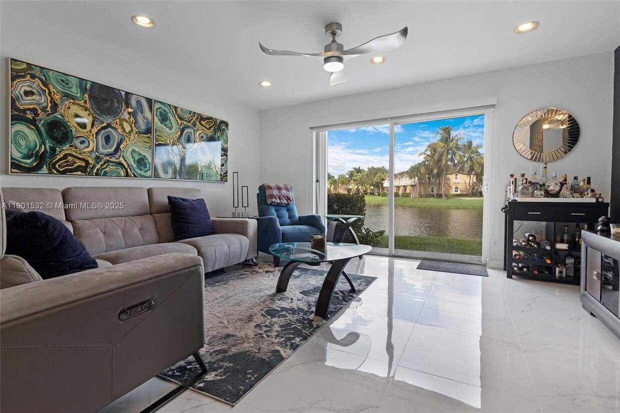 Foto principal - 12905 SW 31st Ct