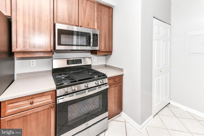 Foto del edificio - 1851 Stratford Park Pl