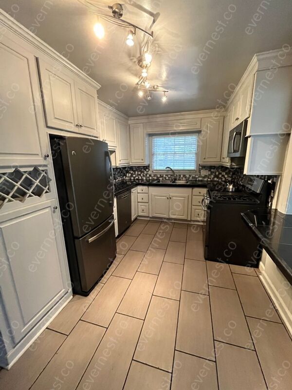 Building Photo - 830 Colonial Cir