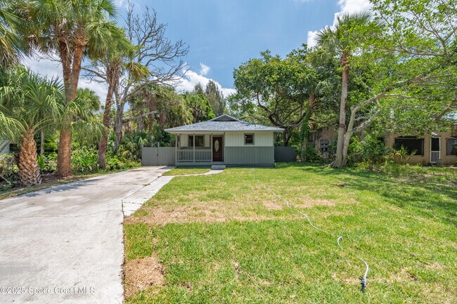 Foto del edificio - 1919 Poinsetta Blvd