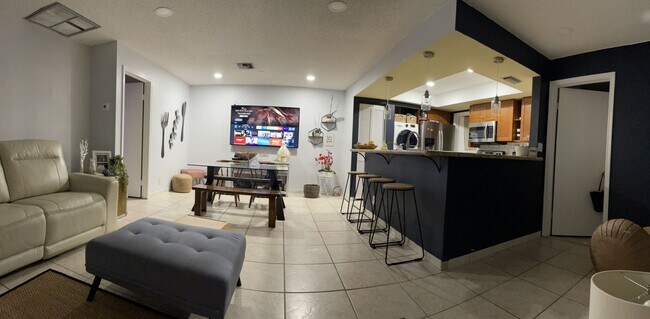 Foto del edificio - 6543 Harbour Rd