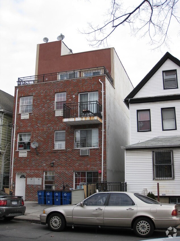 Building Photo - 3753 99th St