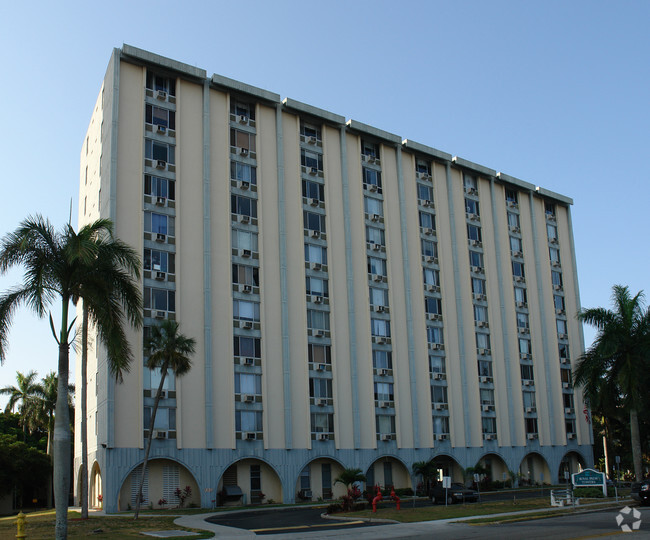 Building Photo - Royal Palm Towers