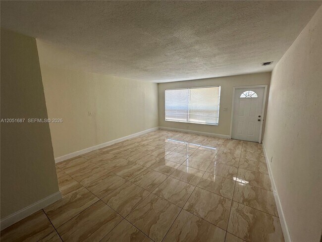 Building Photo - 651 SW 30th Ave