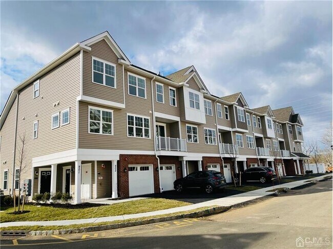 Building Photo - 706 Highland Ave