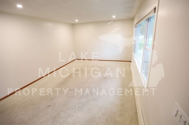 Foto del edificio - 14750 Parkwood Dr