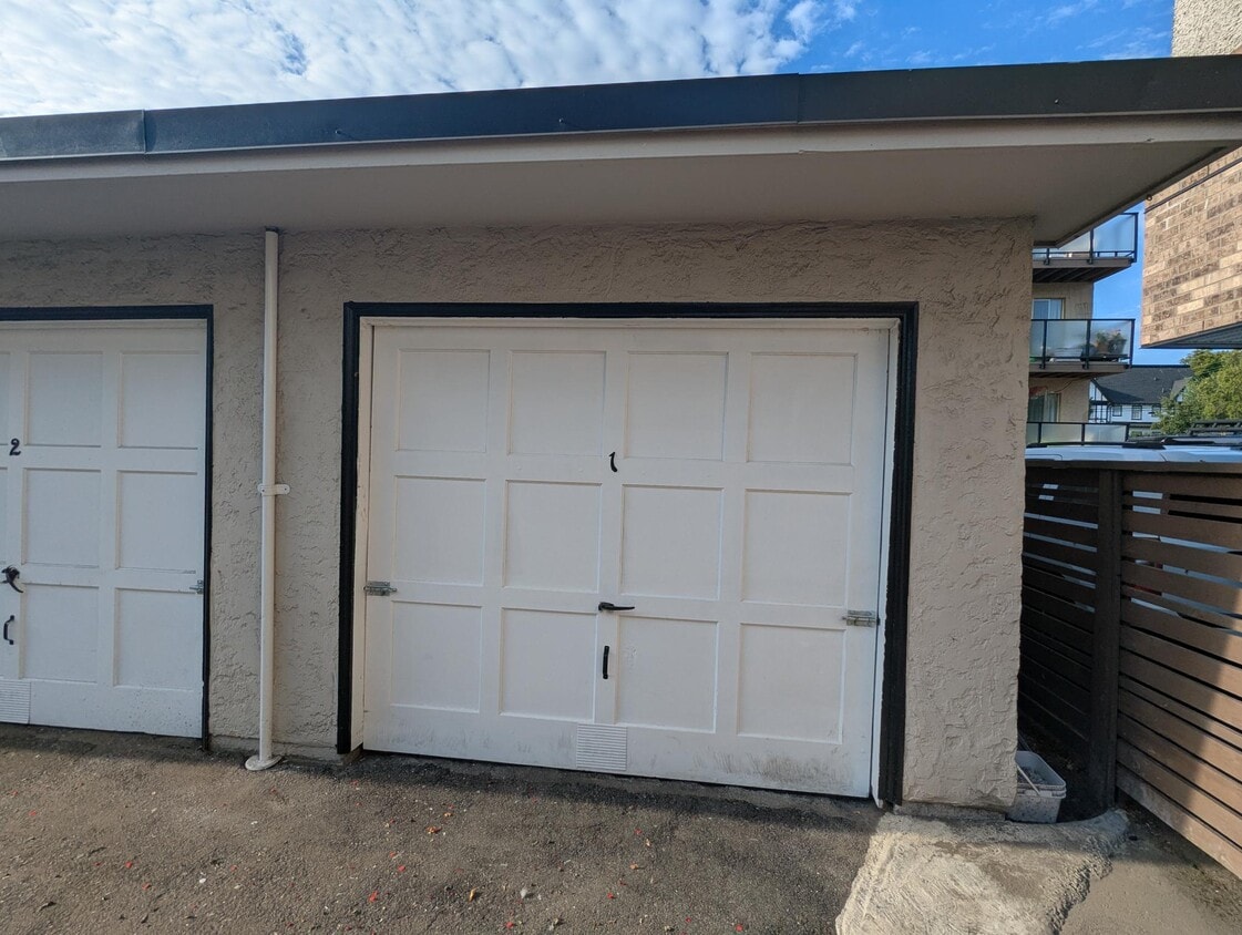 Building Photo - 1019 Rockland Ave