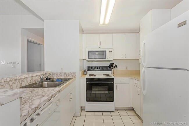 Building Photo - 185 SE 14th Ter