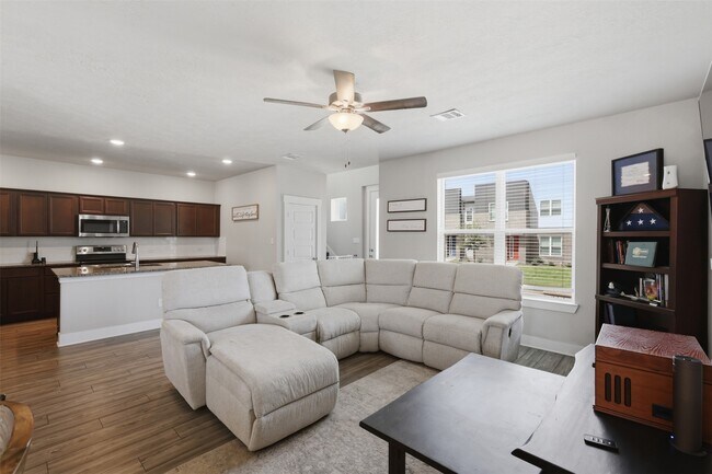 Foto del edificio - 3934 Yukon Ln